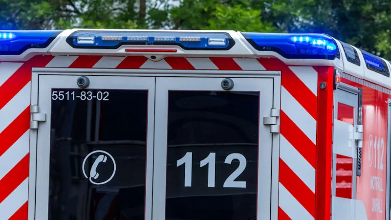 Two Separate Accidents Injure Several in Westoverledingen, Leer District
