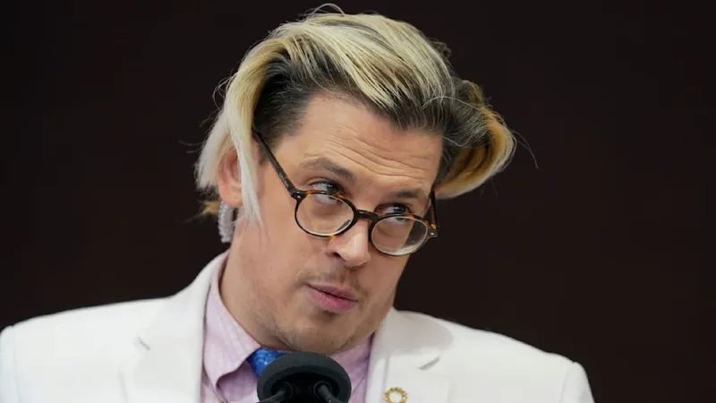 Far-Right Provocateur Milo Yiannopoulos Detained, Faces US Deportation