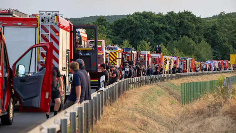 Eifel Wildfire Rages on, Firefighters Brace for Days; Wüst Visits Impact Zone