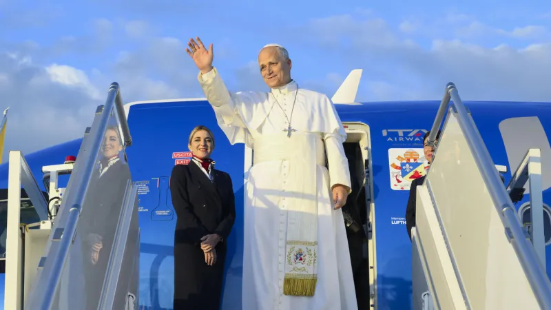 Pope Francis Arrives in Paris, Calls for Global Cohesion