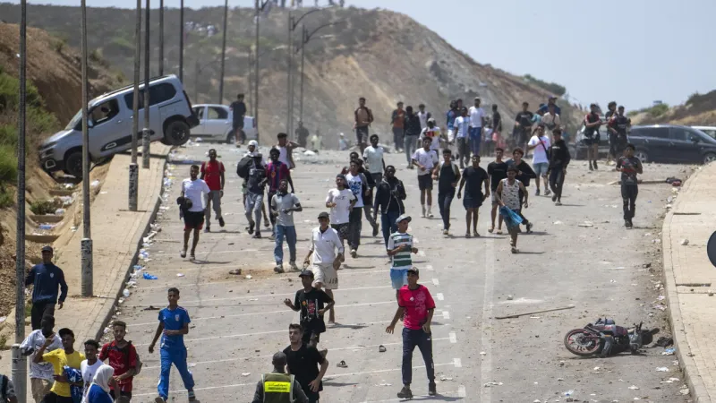 EU Backs Urgent Summit Amid Migrant Crisis; Schengen Under Fire