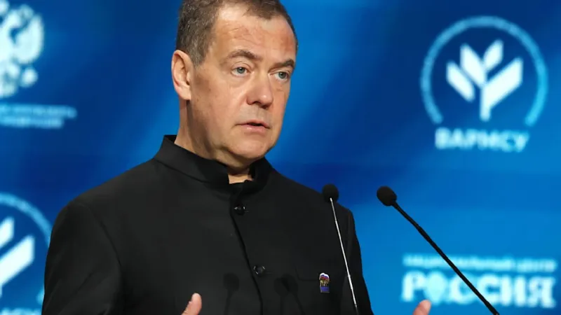 Medvedev Slams US: America Lacks Right to Dictate Global Will