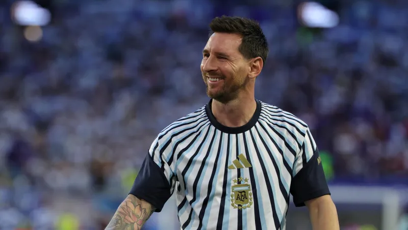Messi Magic Propels Argentina Past Cape Verde Into World Cup Last 16