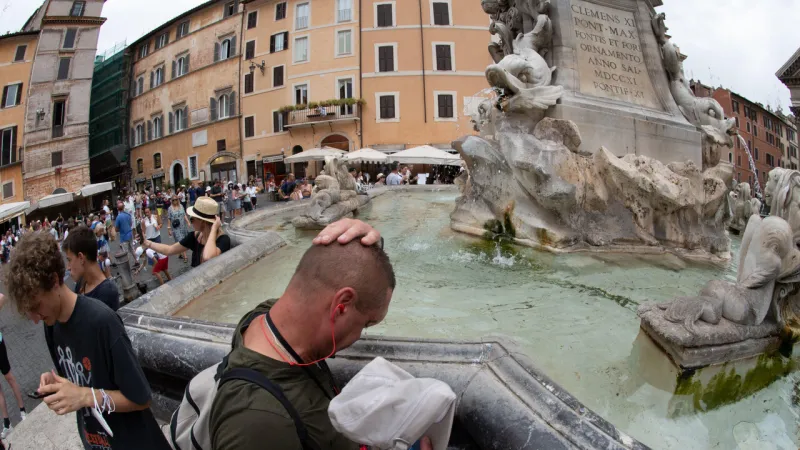 Mediterranean Heat Torments Tourists: French Falter, Americans Endure