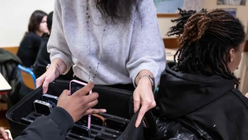 French Government Rushes High School Phone Ban Amid Implementation Challenges