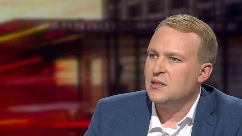 Citizens Demand Political Disruption As Centrist Parties Warn Against It
