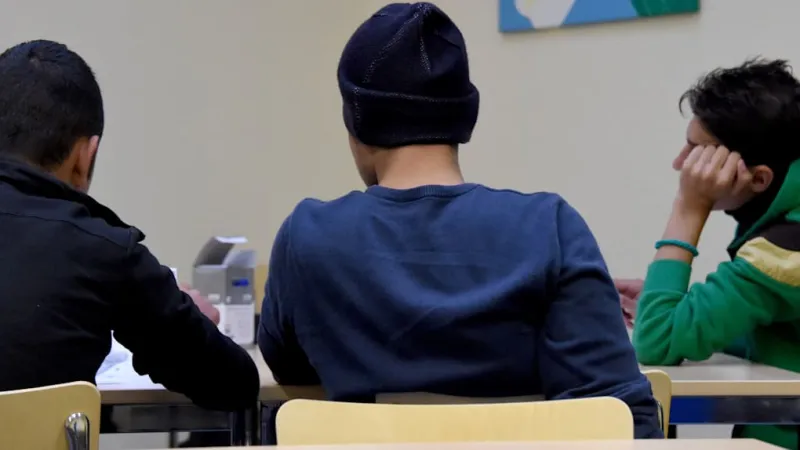 Northern Germany: Youth Care Intake Drops Amid Border Shift, Strain Remains