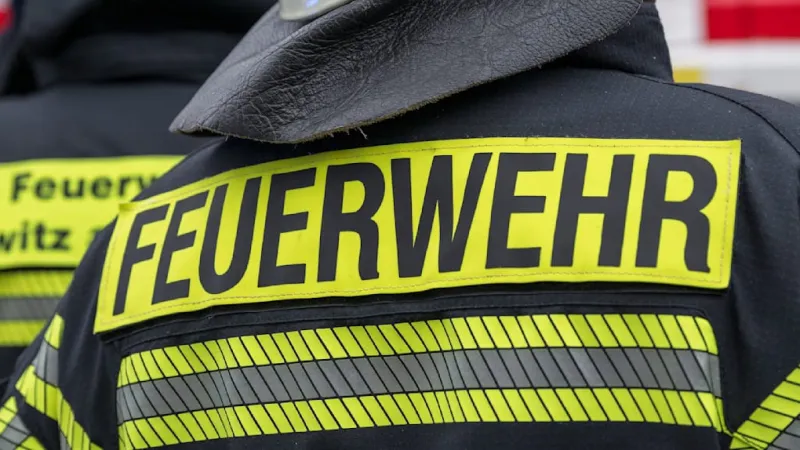 Lightning Strike Engulfs Aurich Home; Firefighters Battle Middels Blaze