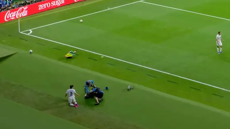 Khusanov Stirs World Cup: Manchester City Defender Collides with Díaz, Cameraman