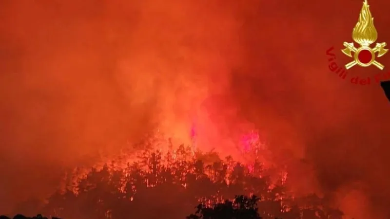 Wildfire Rages Near Lake Garda, Forces Tourist Evacuations