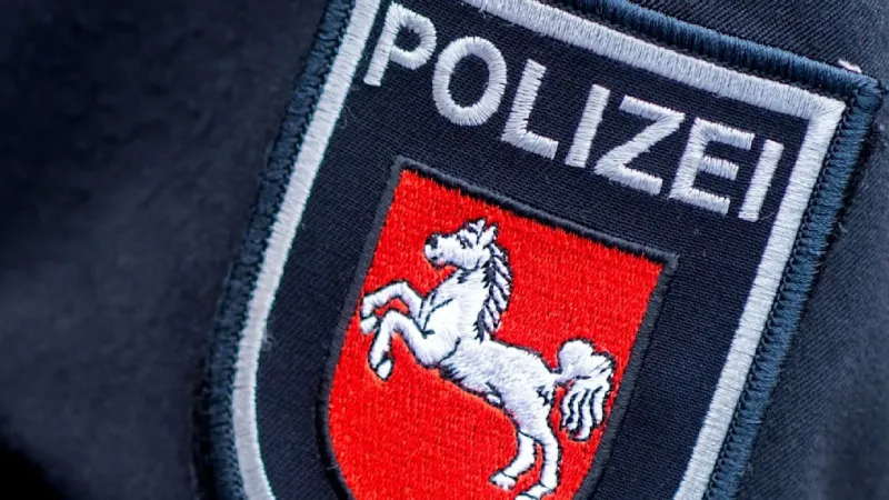 Emsland Marketplace Erupts: Six Police Injured in Violent Confrontation