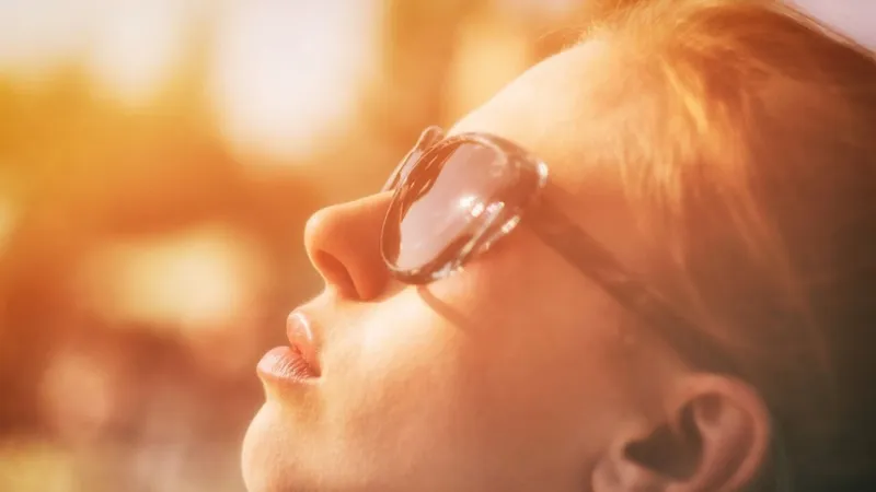 Nutritionist's Sun-Melanoma Claim Incites Medical Community Outcry