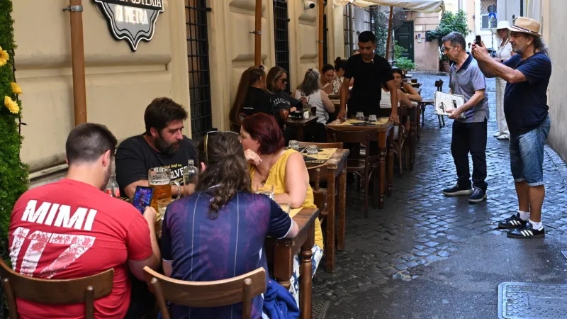 Italian Holiday Costs Surge: Inflation Estimates Revised Upward