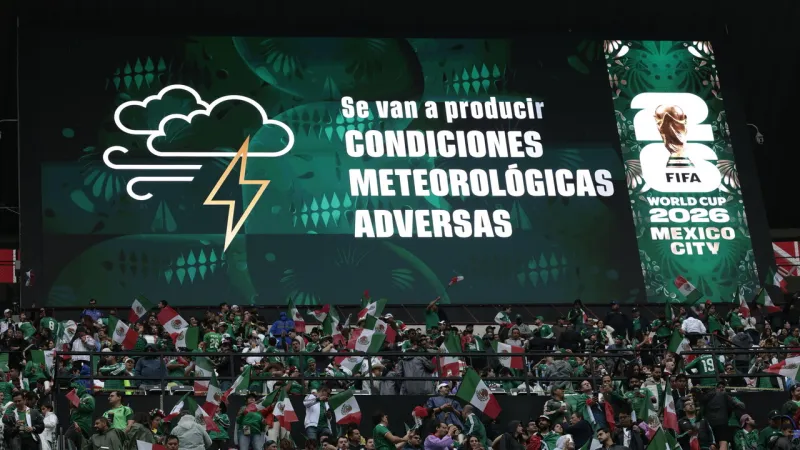 Azteca Roars: Mexico Battles England for World Cup Quarterfinal Berth