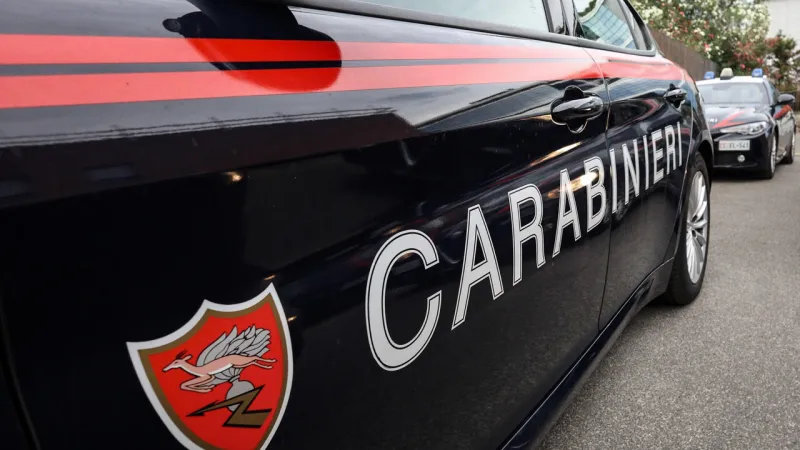 Youth Knife Attack in Naples Leaves Twelve-Year-Old Injured