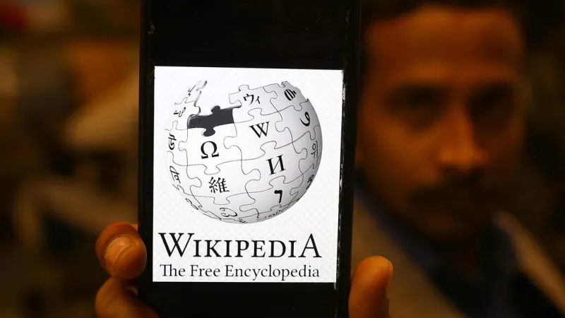 Wikipedia Volunteers Threaten Blockade Over Developer Group Closure