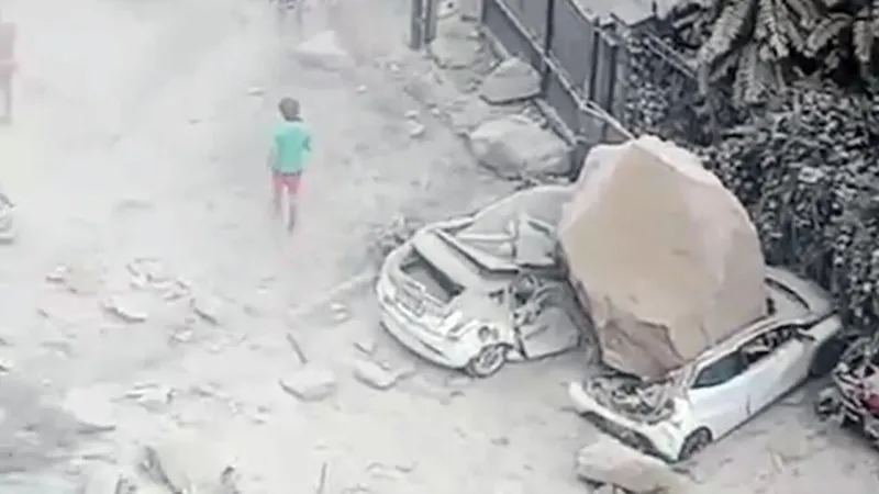 Naples Awakens to Powerful 4.7 Magnitude Campi Flegrei Quake