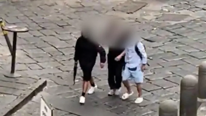 Naples Streets See AK-47 Scare, Suspects Apprehended