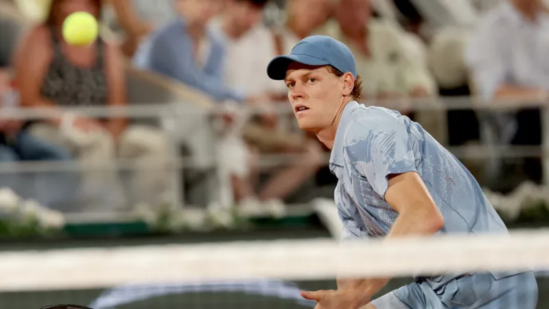 Roland Garros: Sinner Confronts Cerundolo, Intense Parisian Heat