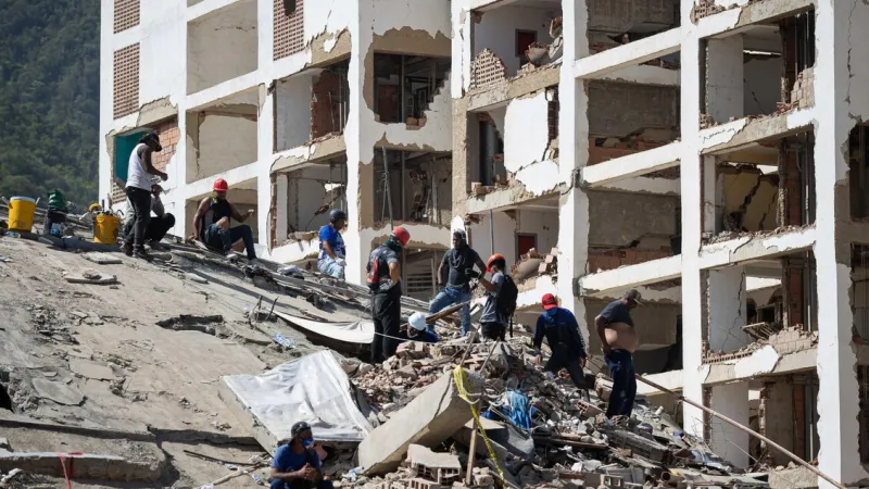 Venezuela Quake: Macuto Family Search Halts Amid Rising Death Toll