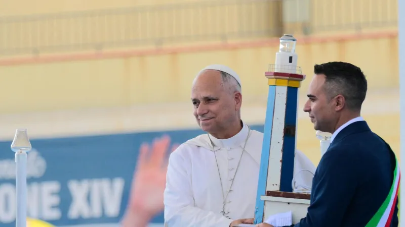 Pope Francis Challenges Europe: Epochal Migrant Duty Demands Action in Lampedusa