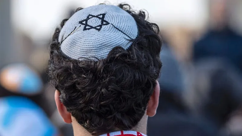 Berlin Incident: Man Spits on Kippa-Wearing Father, Children; Antisemitism Probed