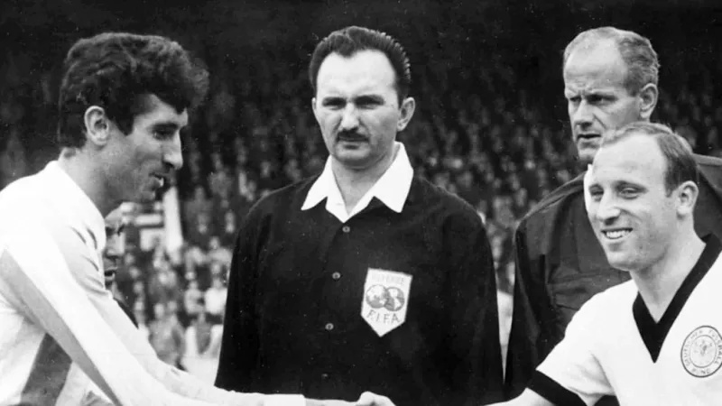 Antonio Rattin, Figure Behind Football Cards, Dies at 89