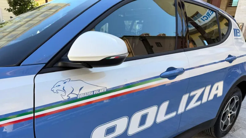 Marche Man Fatally Stabbed at Home; Partner Under Police Scrutiny
