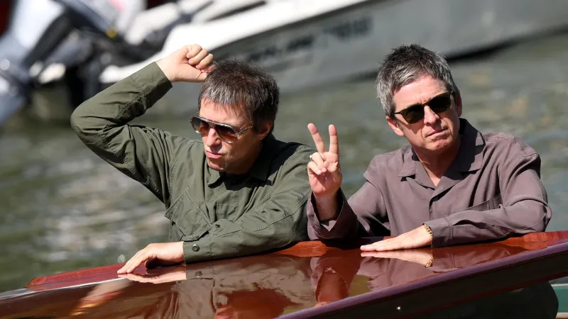 Gallagher Brothers Ignite Venice: Dont Look Back in Anger Debuts
