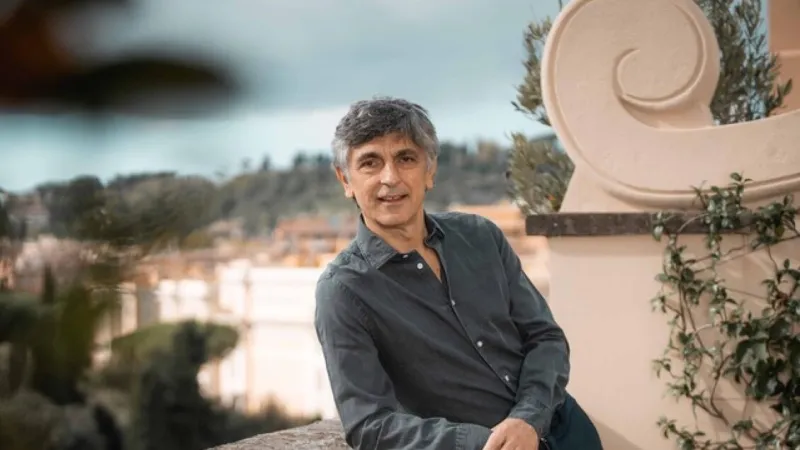 Vincenzo Salemme Marks 50 Years, Revives Beloved "E Fuori Nevica" Tour