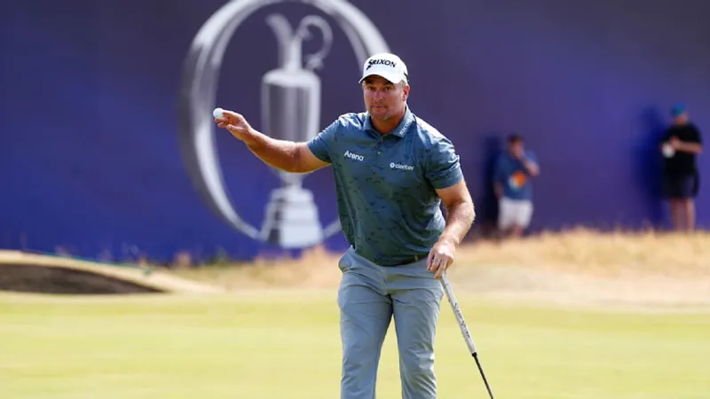 Fox Cards Record 62 at British Open, Contends for Major Title