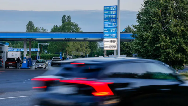 Germany Debates Fuel Price Cap to Curb Post-Subsidy Cost Spikes