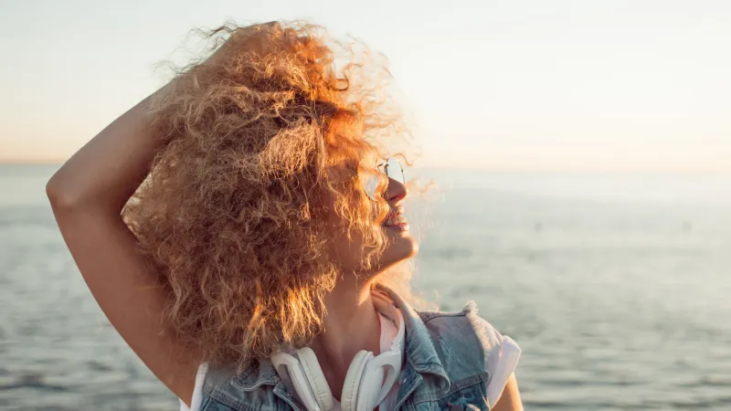 Top Hair Stylist Reveals Pro Anti-Frizz Secrets for Summer