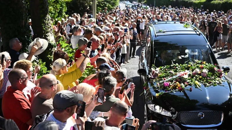 Mumbles Mourns Rock Legend Bonnie Tyler; Thousands Bid Farewell with Song