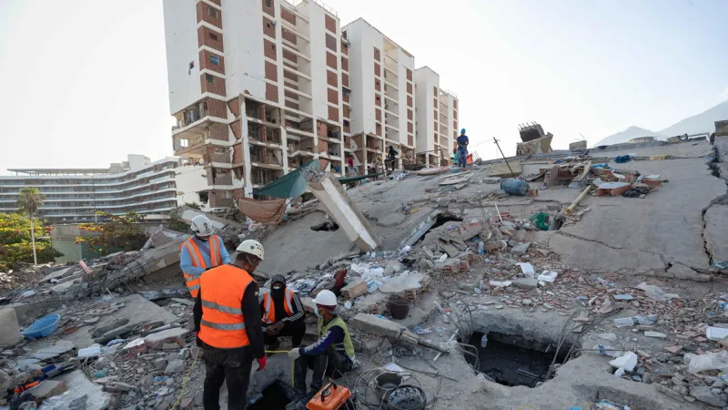 Macuto Quake: Hope Fades for Family After Rescuer-Halting Aftershock