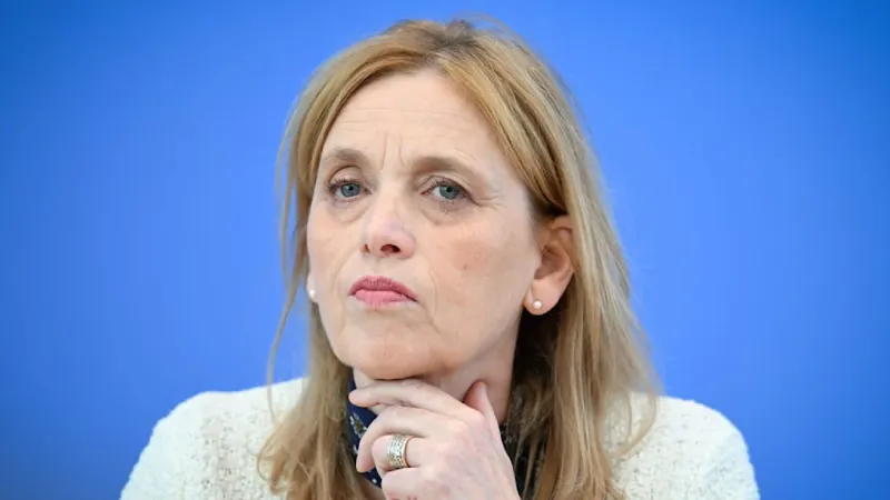 SPD Rejects Prien's "Democracy Live!" Plan, Citing Participation Risks