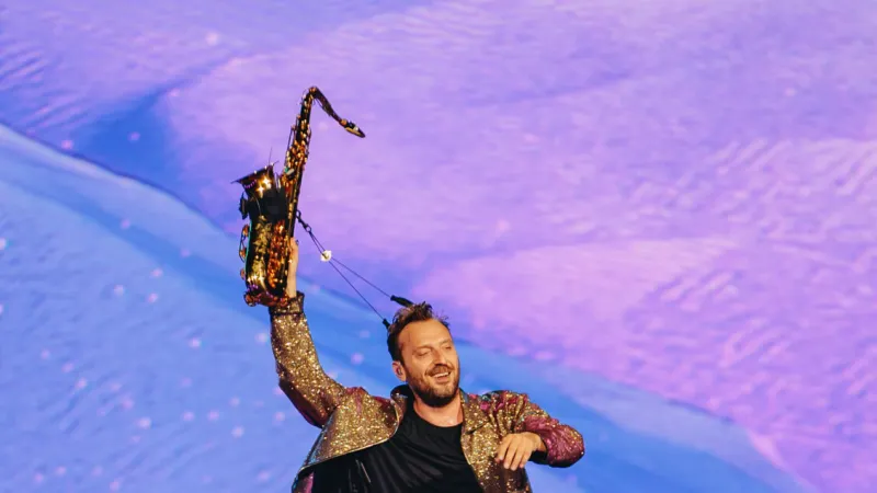 Cremonini Launches Tour, Crowned Emperor at Rome's Circus Maximus