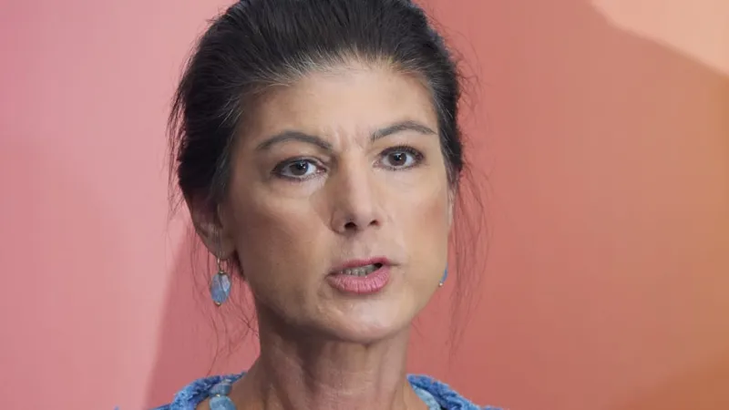 Wagenknecht Blasts German Tax Reform, Calls It "Public Mockery"