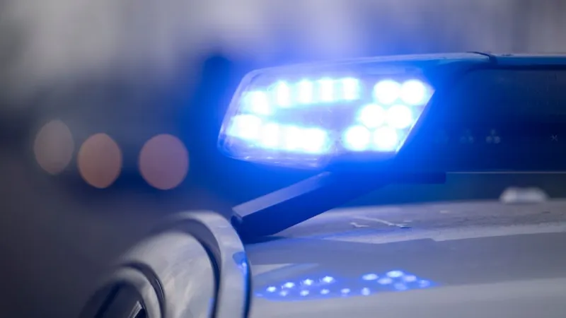 Düsseldorf Street Brawl: Woman Dragged by Car, Suspects at Large