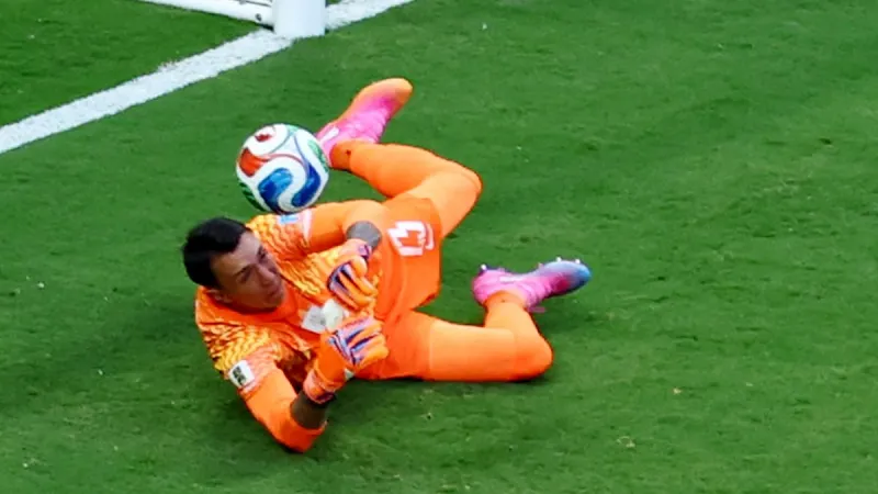 Bielsa Makes Bold World Cup Call: Muslera Benched at Halftime