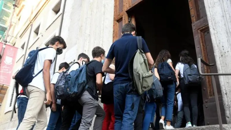 Italian Students Lament School Choices; Parental Guidance Dominates University Selection