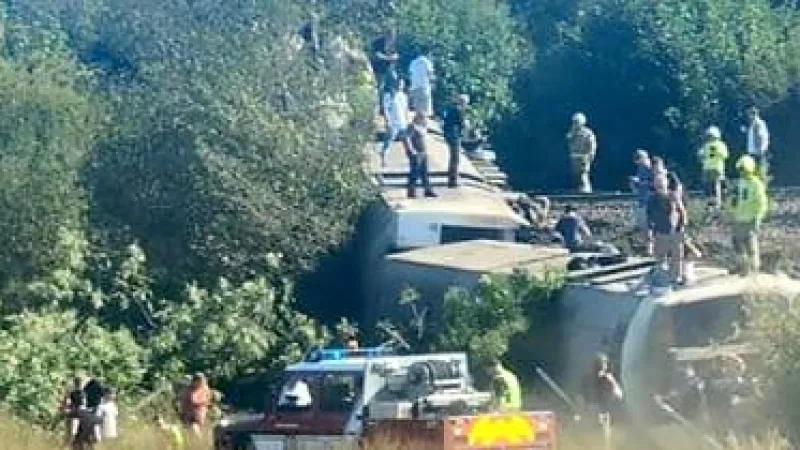 Southeast England Train Derailment Traps Dozens, Sparks Major Emergency Response