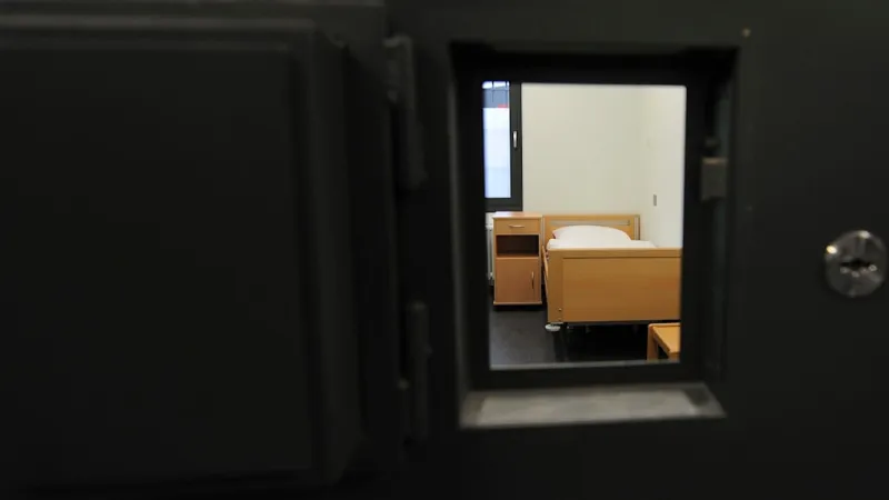 Stade Shooter Dies After Prison Security Suddenly Lifted