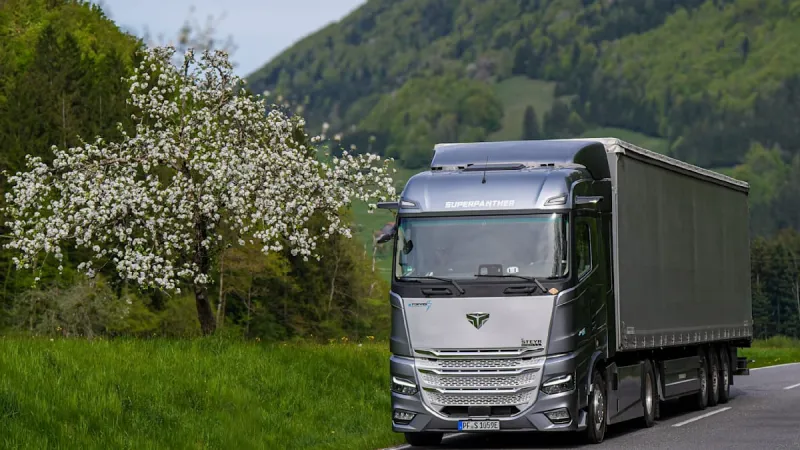 Logistics Chief: Sunday Driving Ban Lift No Full Solution Amid Cargo Crisis