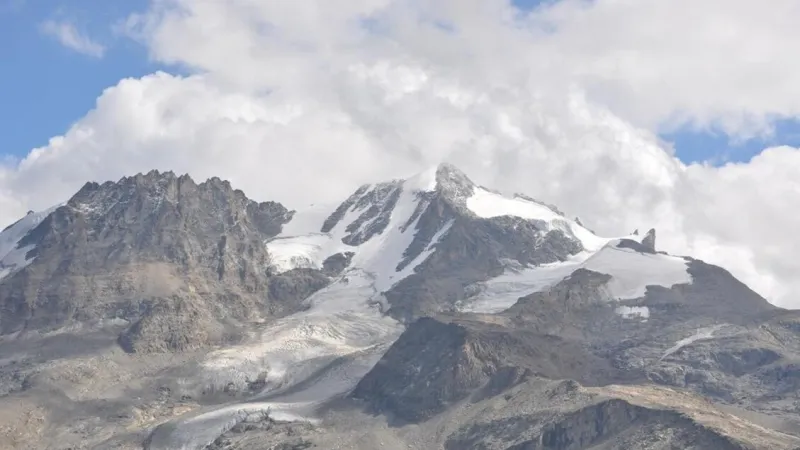 Gran Paradiso Tragedy: North Face Claims Three Alpinists in Fatal Fall