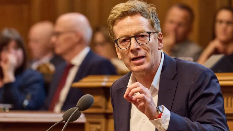 Hamburg Alliance Pressures Federal Review for AfD Ban