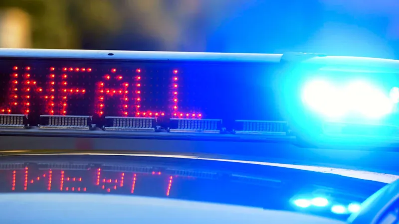 Tragedy Strikes Aurich: Motorcyclist Dies on B72