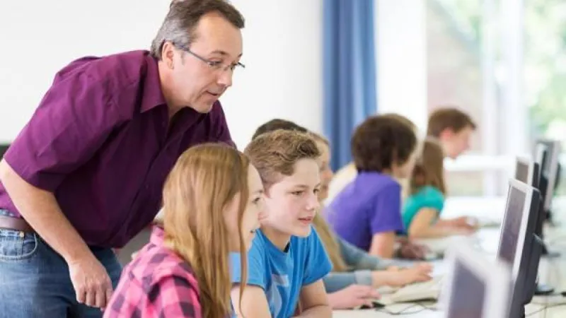 Italian Technical Education: Valditara Praises, Opposition Cites Flaws