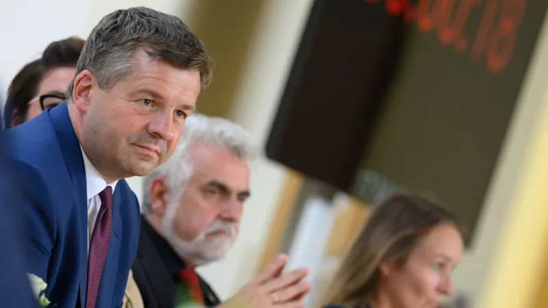 AfD Surrogate Softens Hardline Tone on Skilled Immigration in Halle Debate