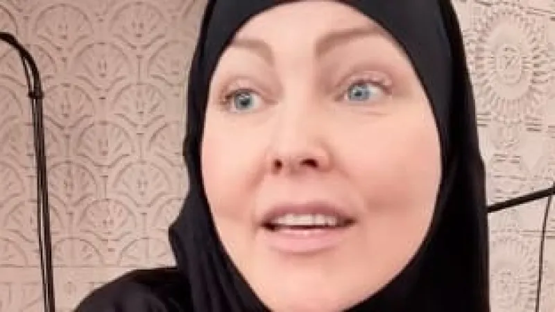 German Influencer's Home Raided Amidst Hamas Symbol Allegations
